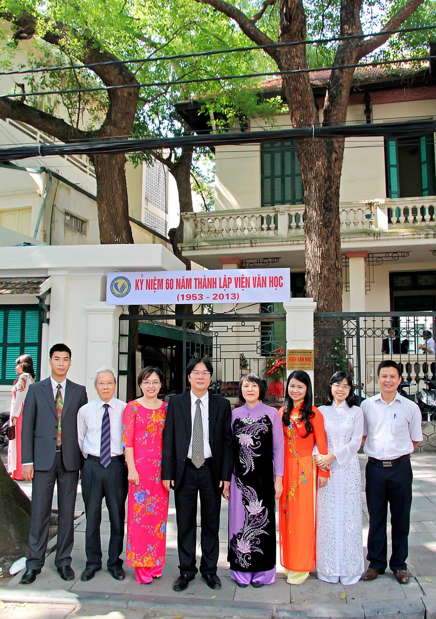 Các cán bộ công tác tại Phòng Văn học Việt Nam đương đại (20/11/2013)